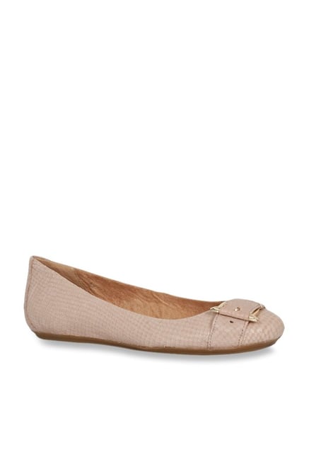 naturalizer beige shoes