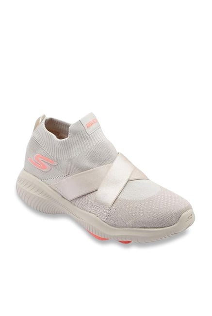tata cliq skechers