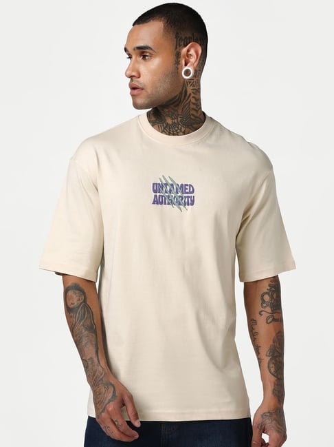 Bewakoof White Swan Cotton Oversized Untamed Authority Graphic T-Shirt-picture-42