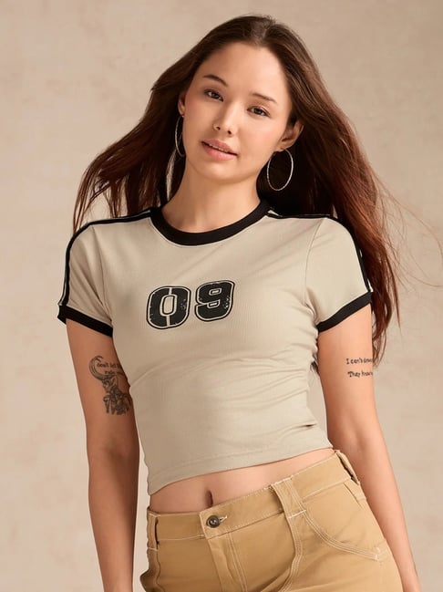 Outzidr Beige Cotton Printed Crop Top