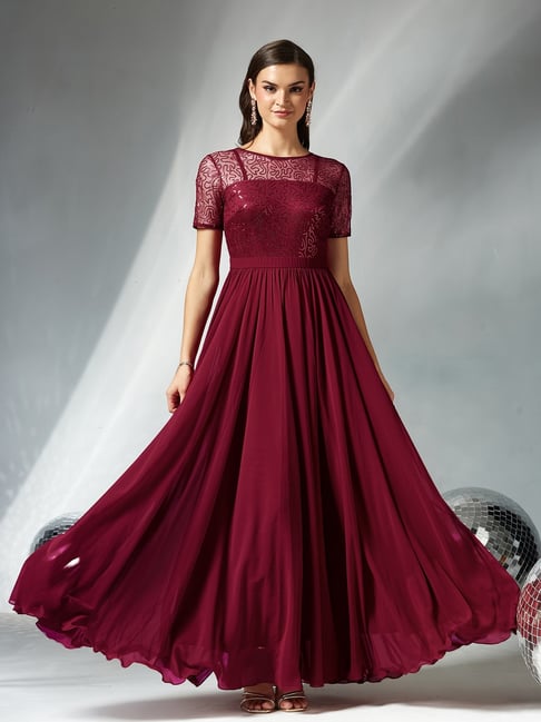 Miss Chase Maroon Embellished Short Sleeves Casual Dress