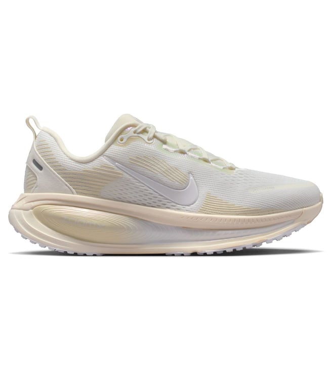 Nike Women's VOMERO 18 ESS Summit White & White Chalk Sea Glass