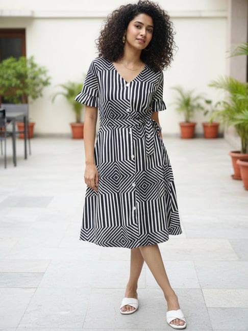 Varanga Black & White Regular Fit Striped Dress-picture-23
