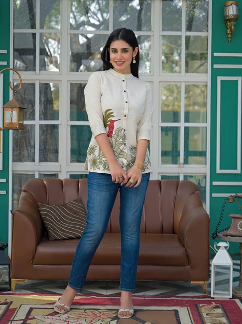 Aravalii Off White Embroidered Regular Fit Short Kurti