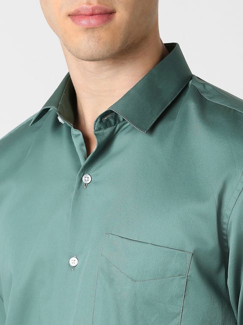 Peter England Green Cotton Regular Fit Solid Shirt