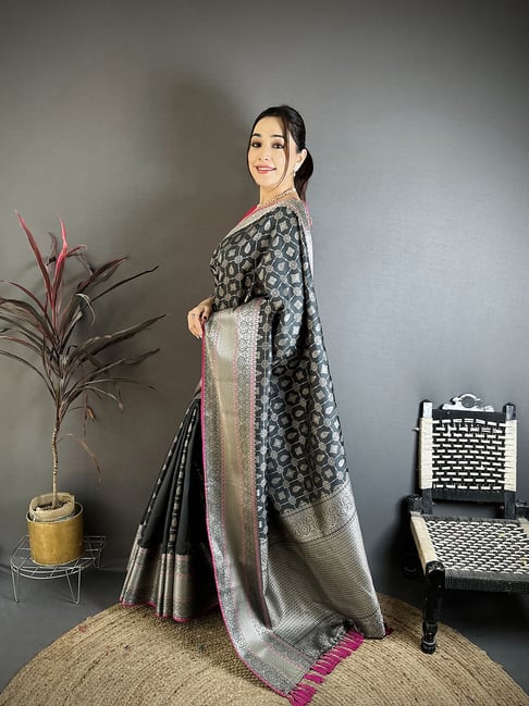Elora Black Silk Geometric Saree With Unstitched Blouse-picture-13