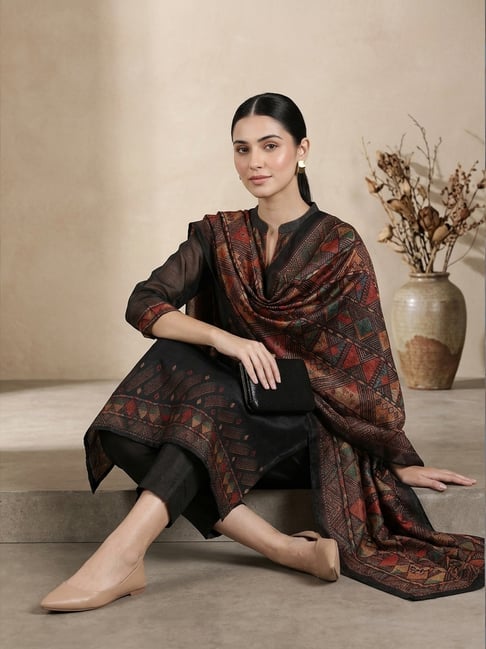 Varanga Womens Black Regular Fit Printed Chanderi Silk Kurta Set-image-21
