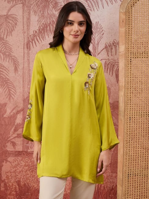 First Resort By Ramola Bachchan Leaf Green Hand Embroidered Brooch Style Silk Kurti-picture-21