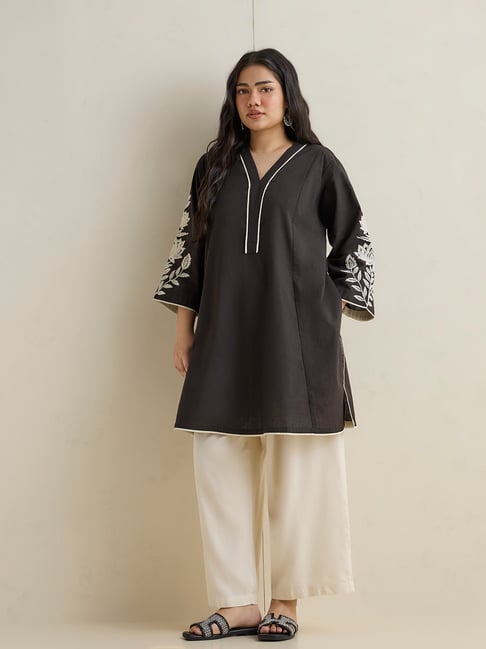 Diza by Westside Black Floral Embroidered Cotton Kurti-picture-18