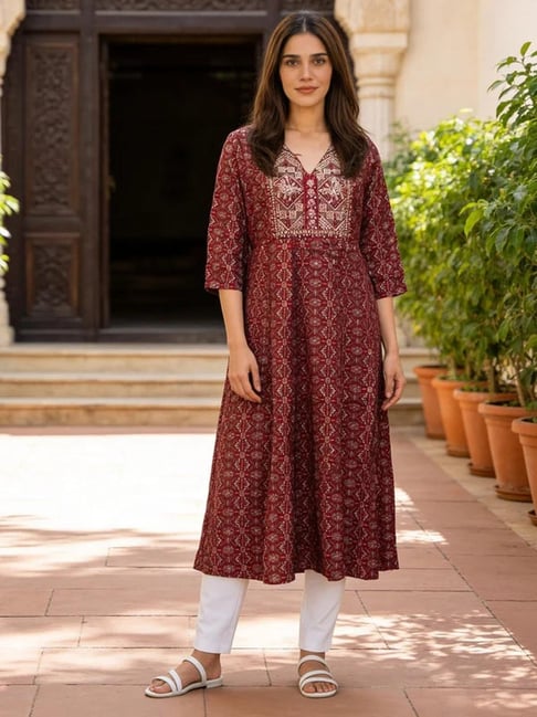 Rangita Maroon Regular fit Embroidered Kurta-picture-39