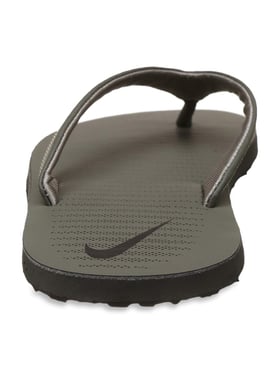nike chroma flip flops
