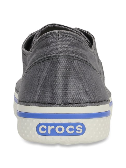 charcoal grey tennis shoes