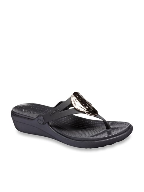 crocs sanrah liquid metallic wedge