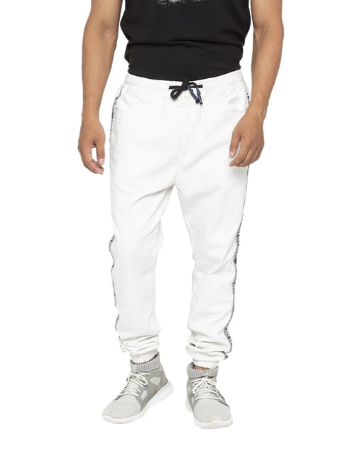white jogger jeans