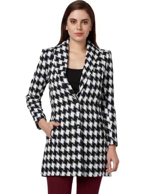 Black and white outlet print jacket