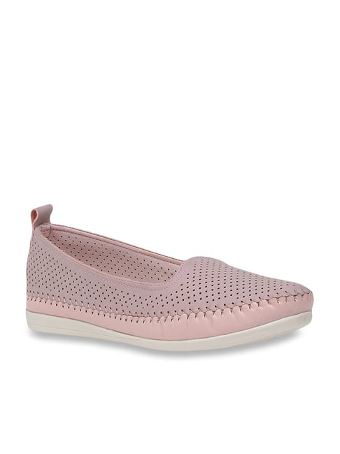 Bata pink 2025 casual shoes