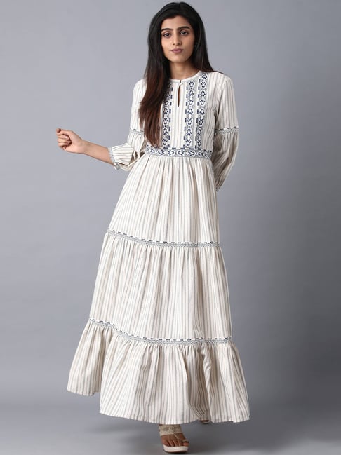 embroidered maxi dress with sleeves