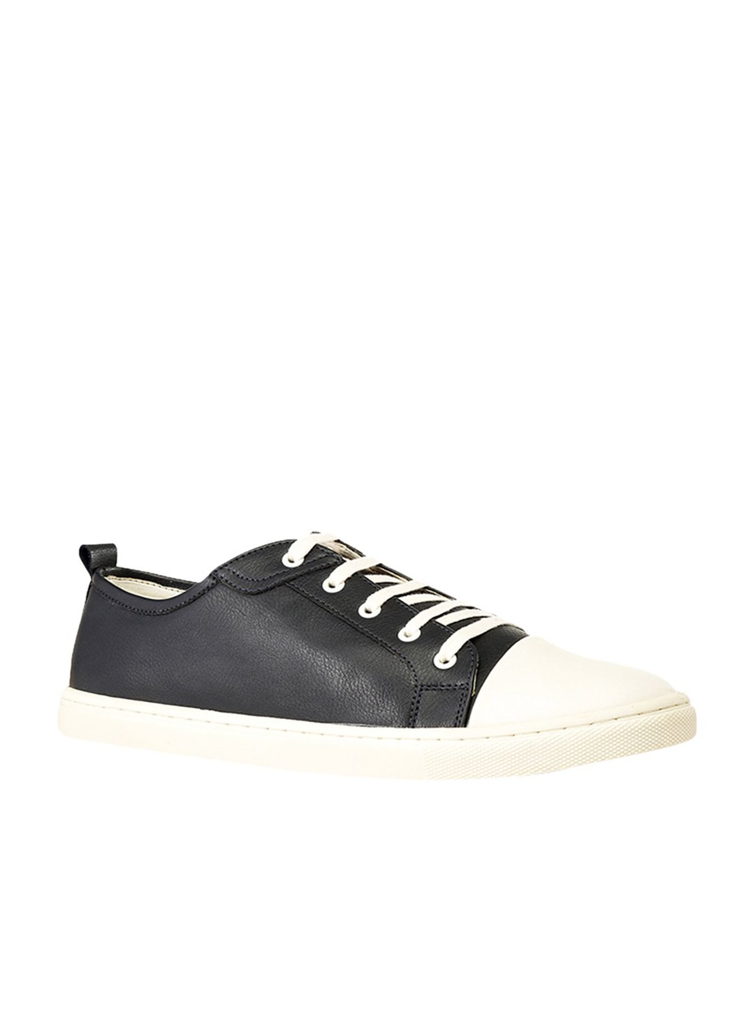 bata casual sneakers