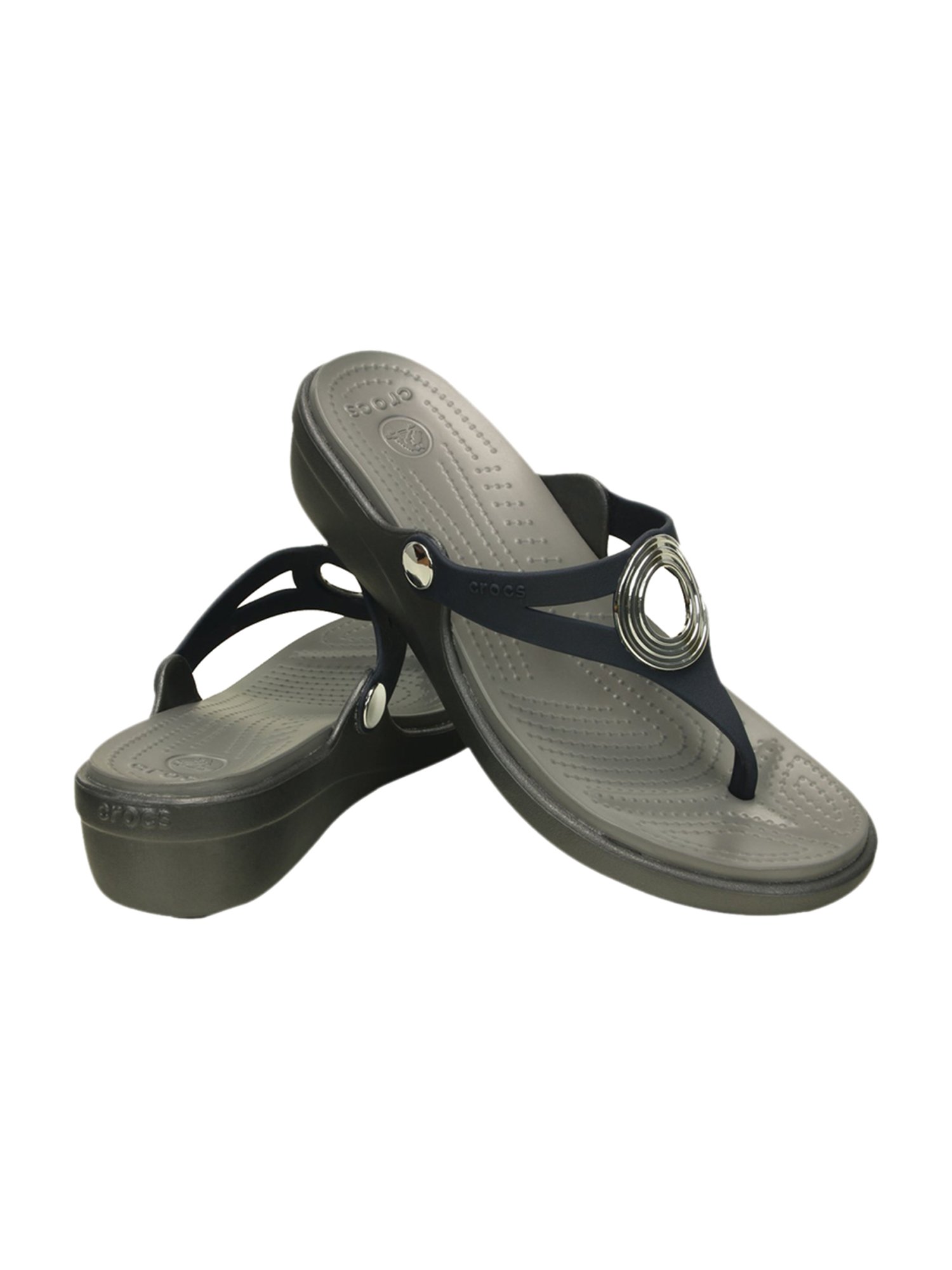 crocs sanrah beveled circle wedge flip