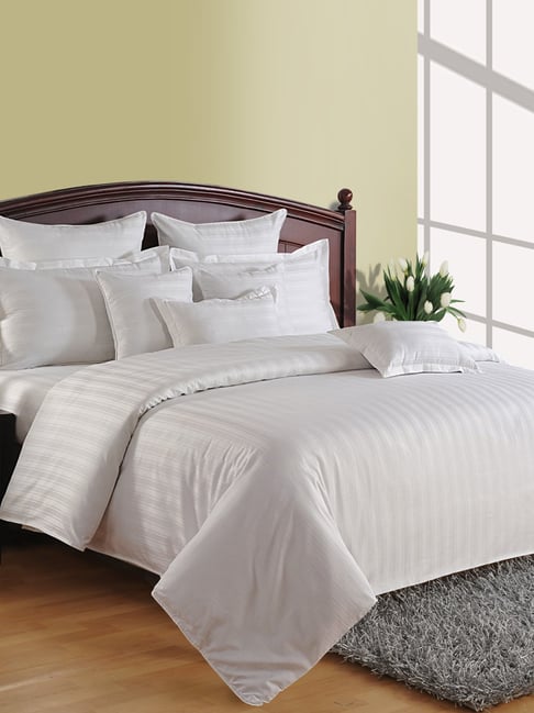 Swayam Zinnia White Cotton 200 TC Double Size Winter Quilt - Set of 1