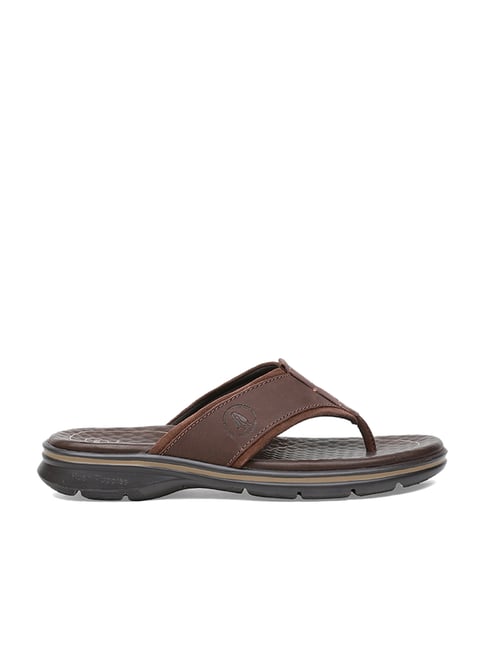 Buy online Men Solid Slip On Sandal from Sandals and Floaters for Men by  Footloose for ₹999 at 50% off | 2024 Limeroad.com