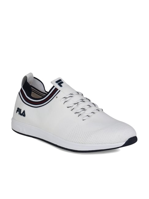 Fila shoes white sale outfit