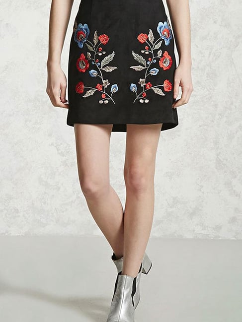 Floral embroidered 2024 skirt forever 21