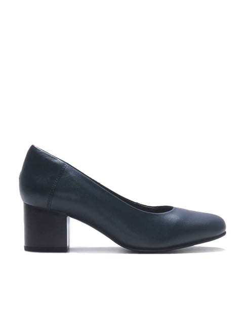 Navy block heel online pumps