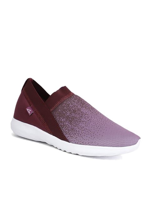 Maroon walking clearance shoes