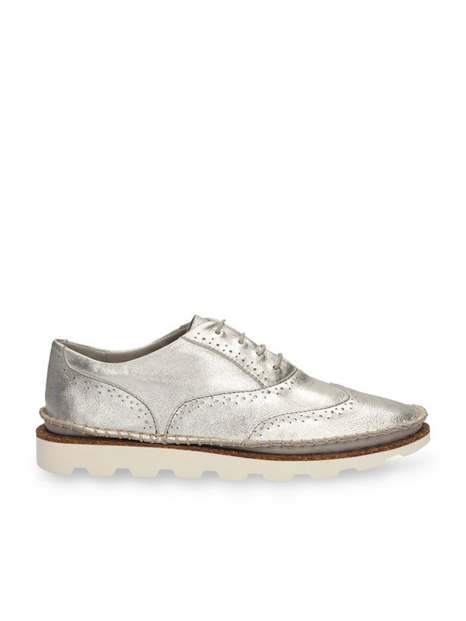 ontgrendelen Toerist enthousiast Buy Clarks Damara Rose Silver Oxford Shoes for Women at Best Price @ Tata  CLiQ