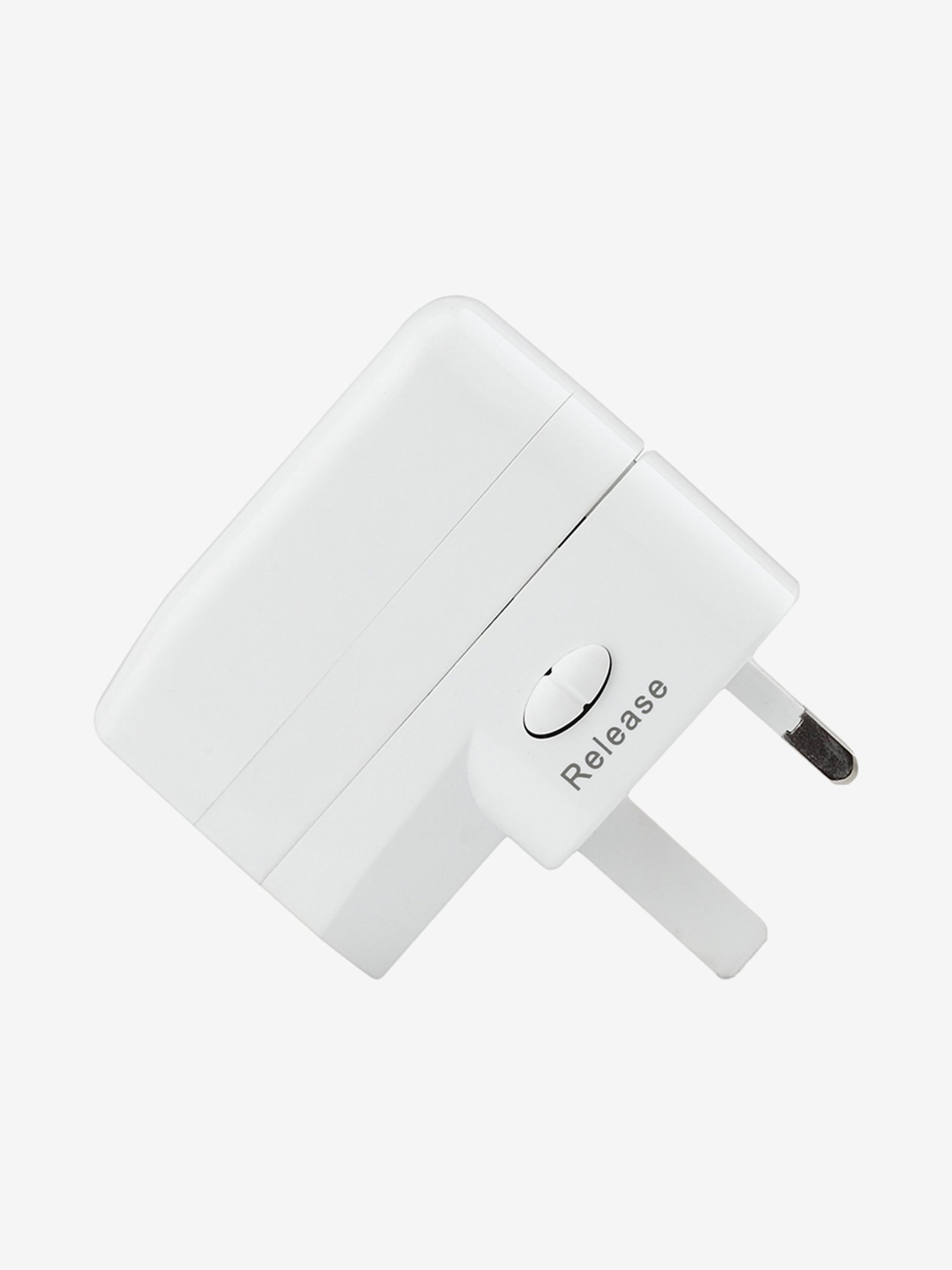 croma travel adapter