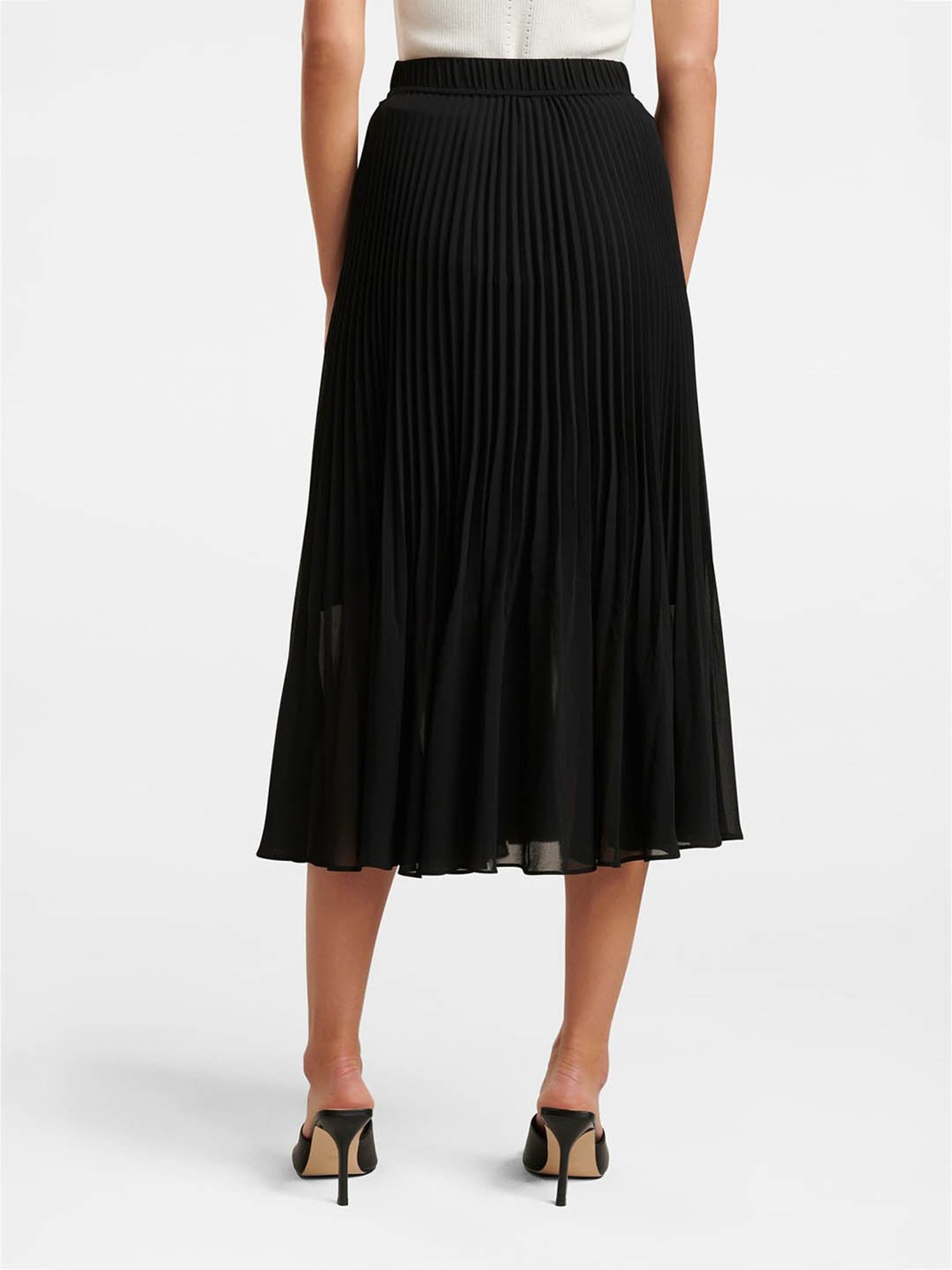 Metallic Pleated Maxi Skirts  Levency  Skirt and sneakers Pleated skirt  outfit How to style a pleated skirt