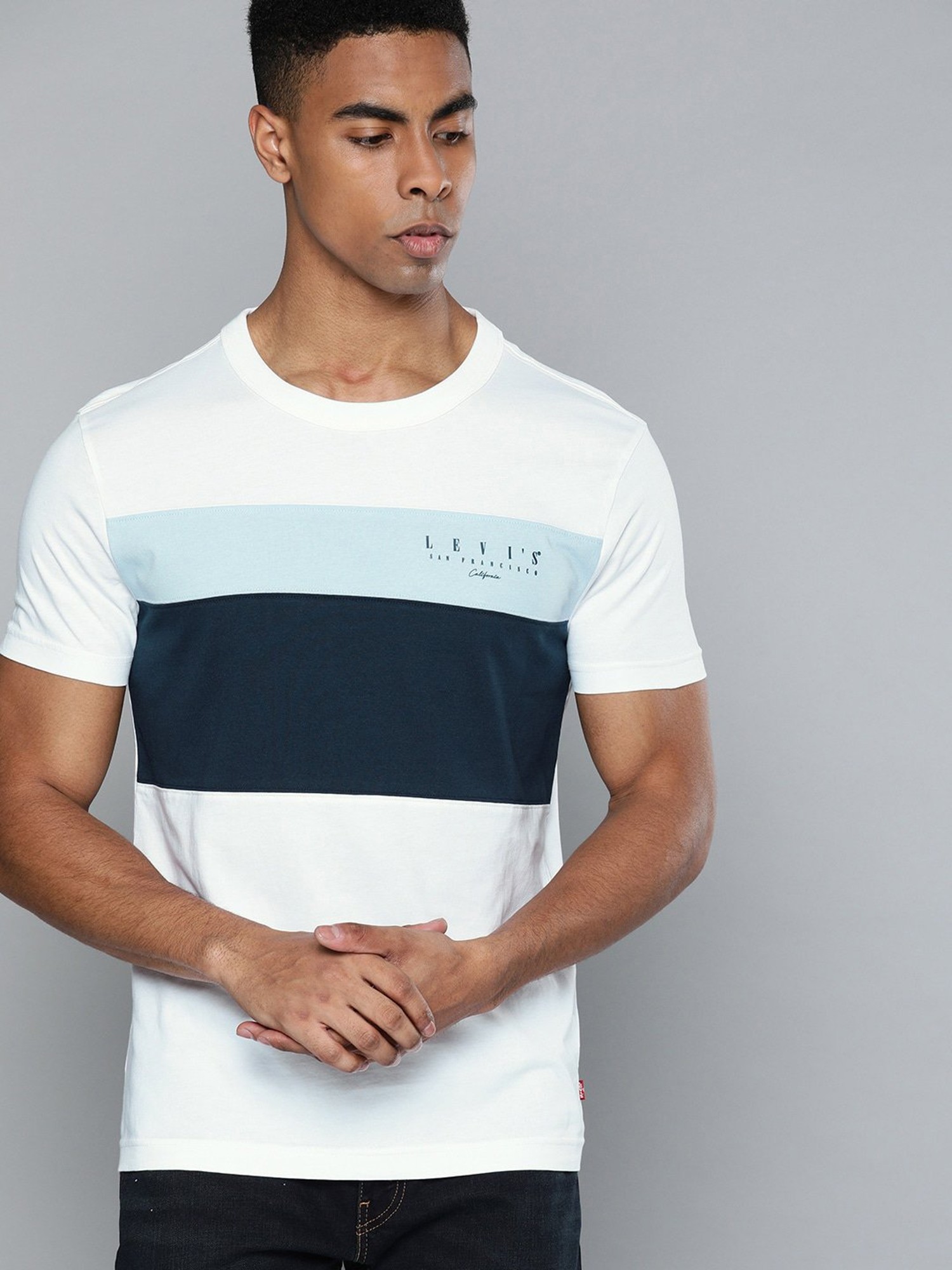 Buy Levi'S White & Navy Cotton T-Shirt for Mens Online @ Tata CLiQ