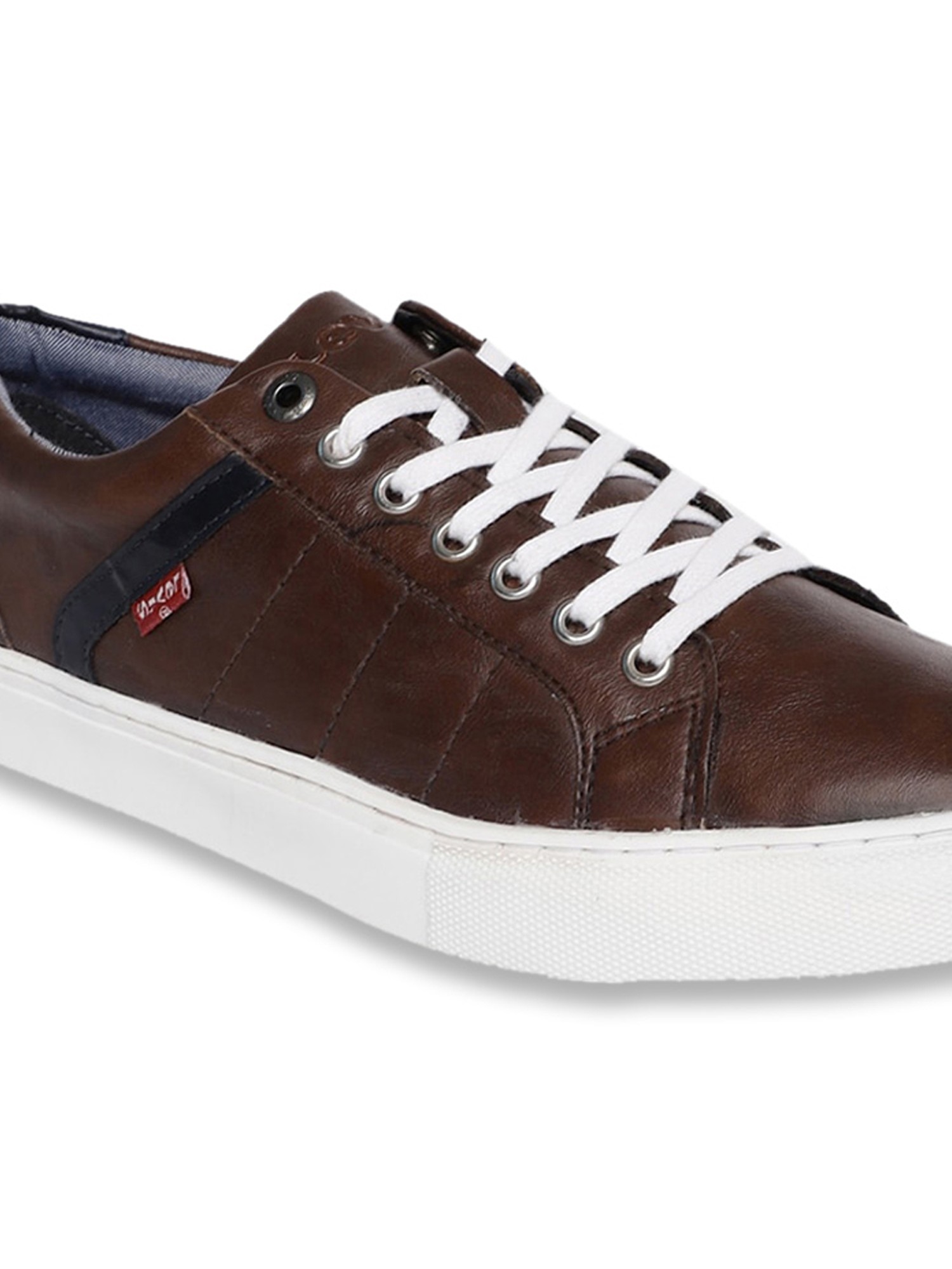 Levi's Men Malibu Shoe White Sneakers-10 UK/India (44 EU) (38099-0327) :  Amazon.in: Clothing & Accessories