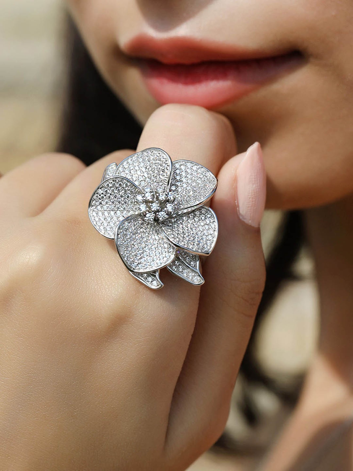 Silver Flower Cubic Zirconia Finger Ring for Ladies