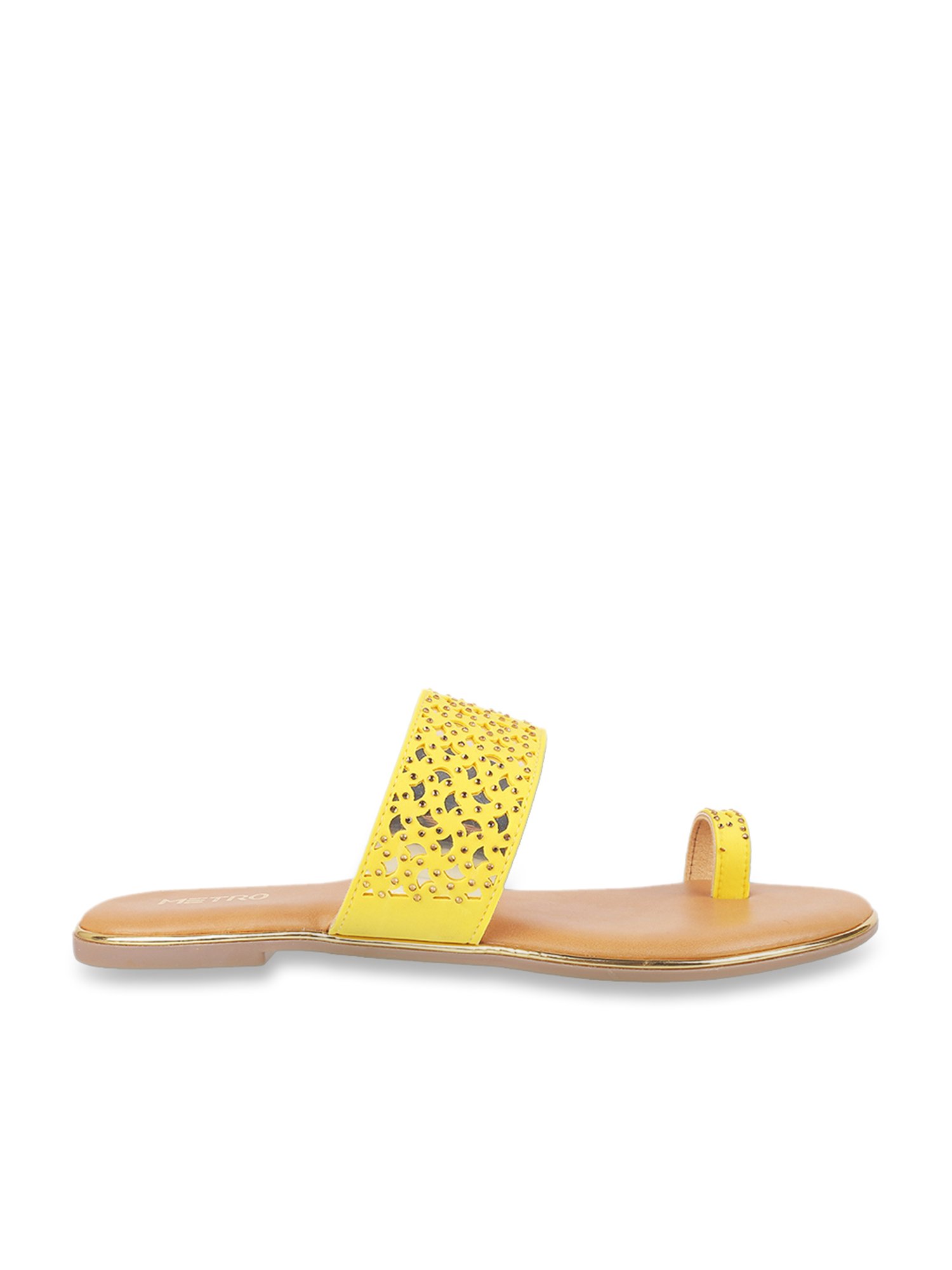 Plain Yellow Ladies Leather Flat Sandals at Rs 999/pair in Meerut | ID:  2849856431973