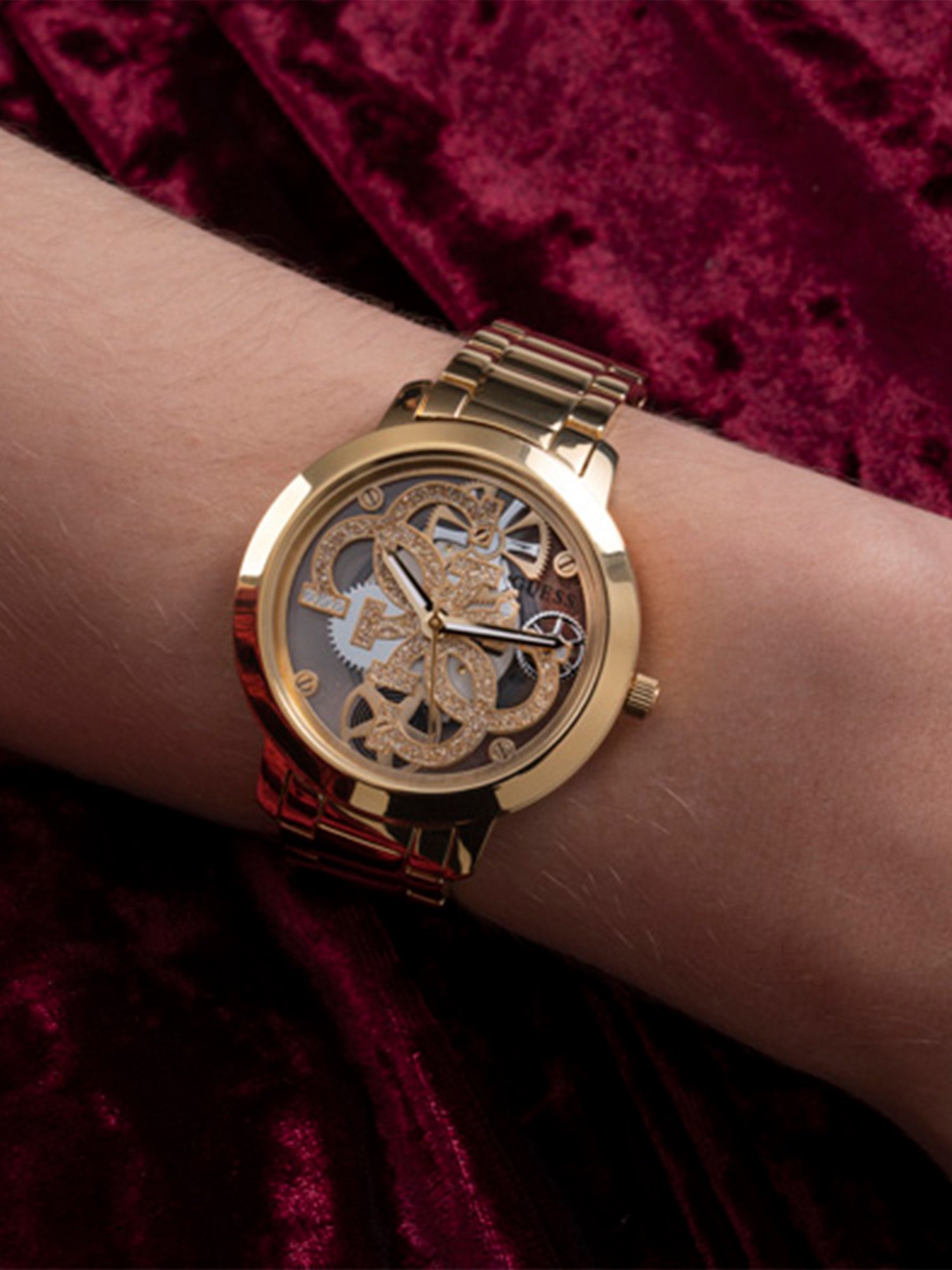 guess-reveal-gw0302l1-13278228.jpg