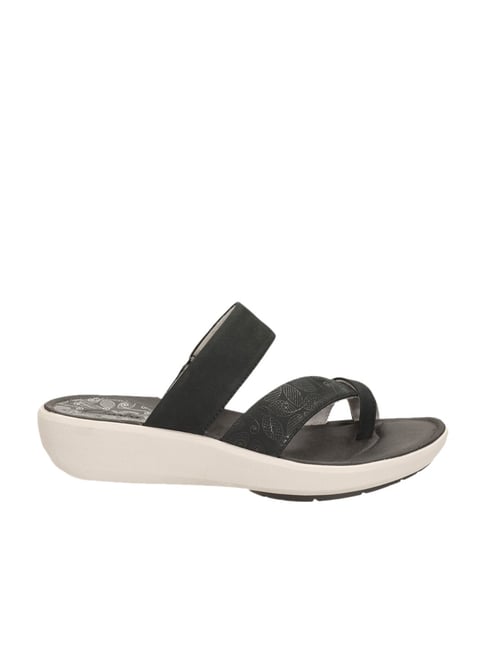 Clarks Women s Wave Bright Black Toe Ring Wedges