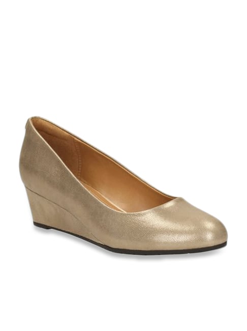 Clarks vendra deals bloom wedge pump