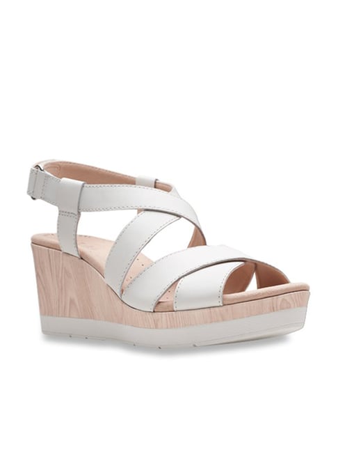 norte mínimo Paraíso Buy Clarks Cammy Blossom White Cross Strap Wedges for Women at Best Price @  Tata CLiQ