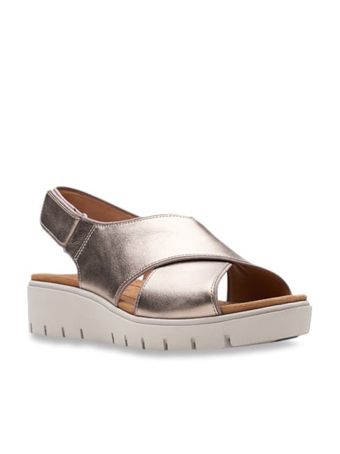 Clarks Women s Un Karely Sun Golden Back Strap Wedges