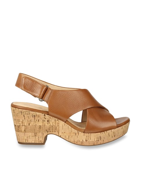 Clarks Women s Maritsa Lara Tan Cross Strap Sandals