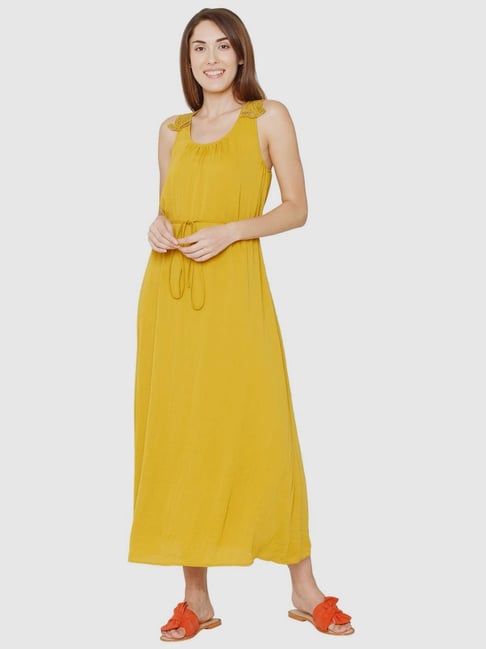 Vero Moda Yellow Polyester Maxi Dress Price in India, Full Specifications u0026  Offers | DTashion.com