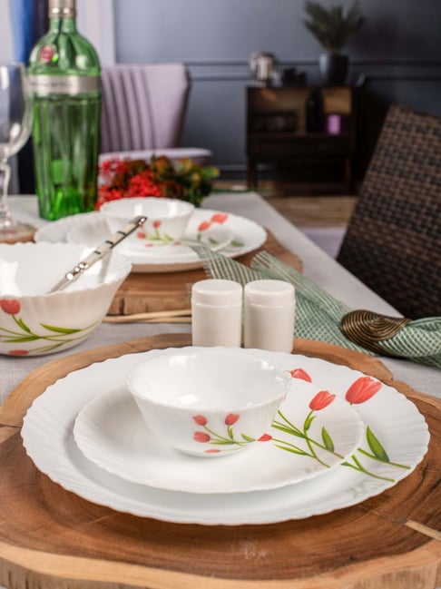 LaOpala Nova Radiant Curves White Red Opalware 12 Piece Dinner Set