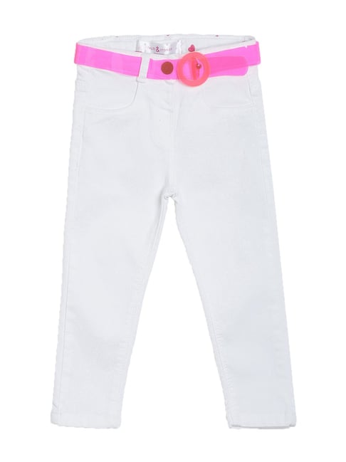 Girl Shirt White Pants Red Shoes Stock Photo 715746361 | Shutterstock