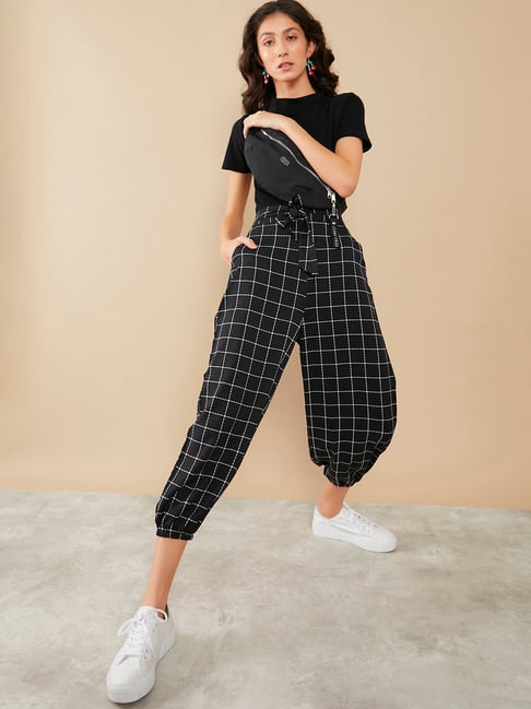 16 Awesome Checked Trousers Outfits For Ladies - Styleoholic