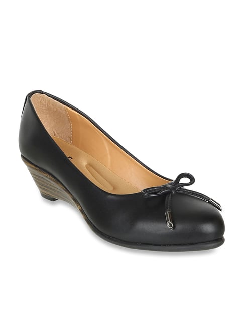 Elle Women's Black Wedge Pumps