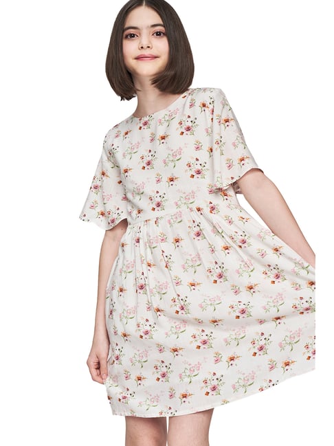 How To Wear Floral Dress - 5 Ways To Style Floral Dresses - Bewakoof Blog