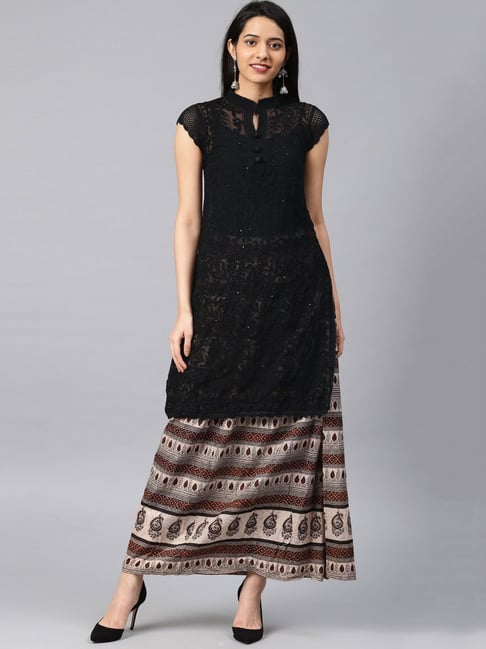 Saadgi Black Embroidered Straight Kurti