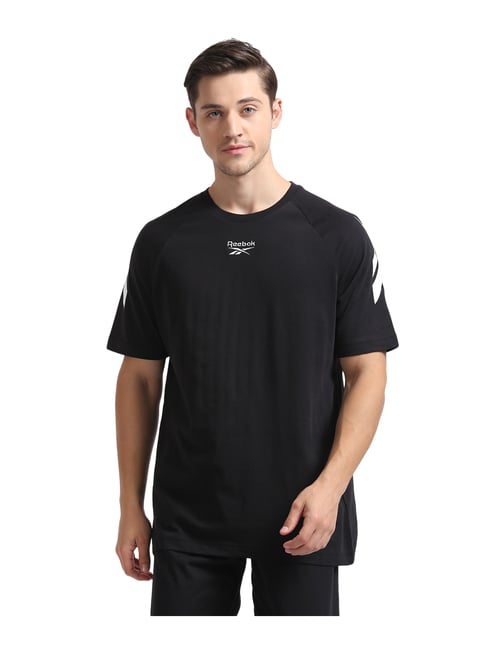 Buy Reebok Classics CL F TWIN VECTOR Black Regular Fit T-Shirt for - Main Image